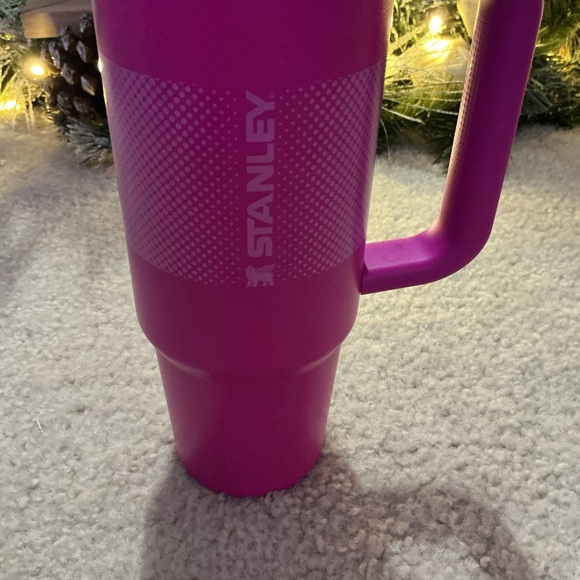 Stanley Pink Travel Mug 30 oz - Picture 2 of 8